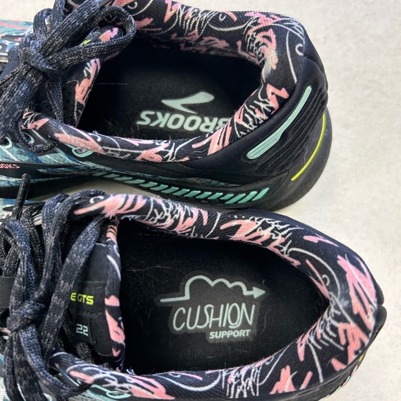 Brooks Adrenaline GTS women’s running shoes in size 8. - Picture 2 of 9